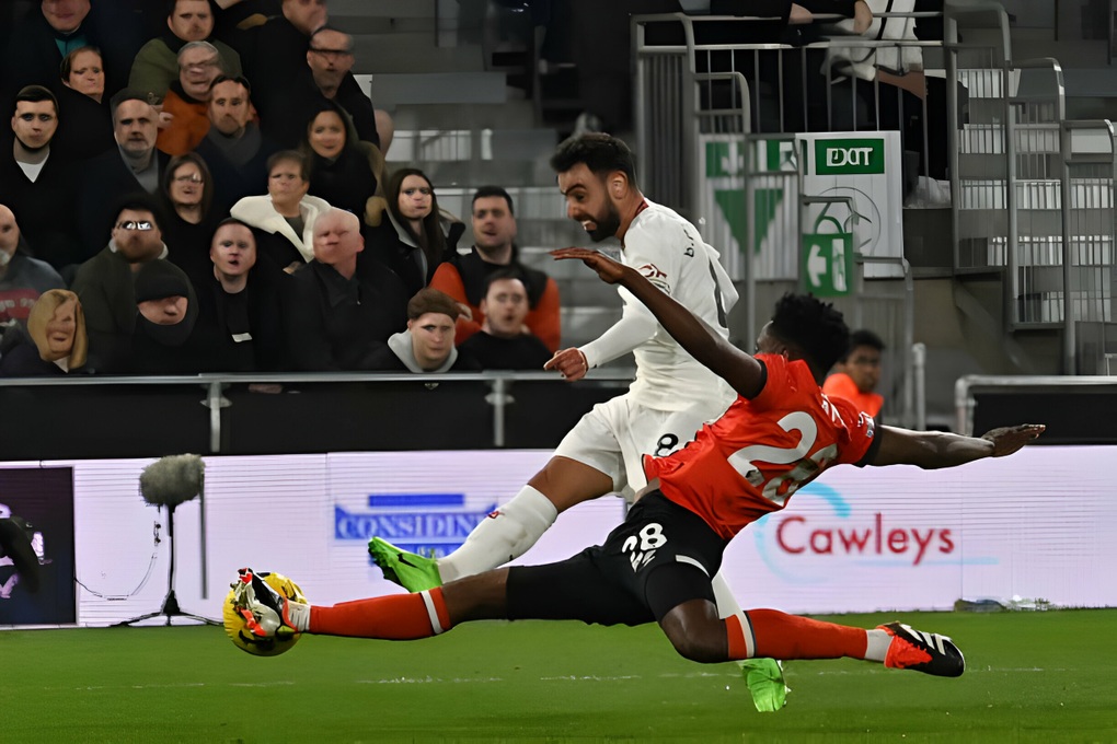 Hojlund lập cú đúp trong 7 phút, Man Utd đánh bại Luton - 3