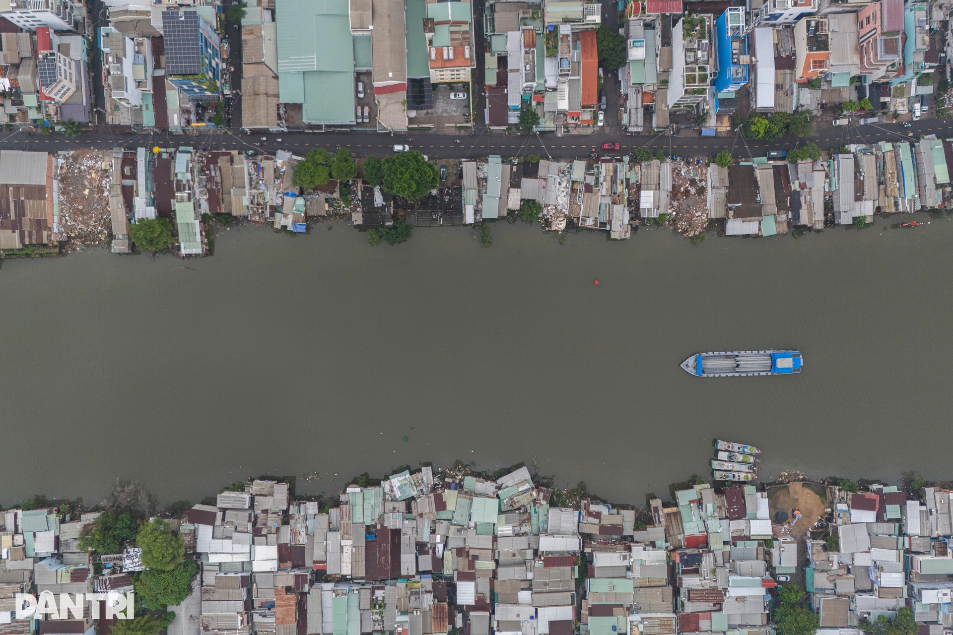 Người dân ven kênh Đôi dỡ nhà, giao mặt bằng cho dự án 7.300 tỷ đồng - 1 Người dân ven kênh Đôi dỡ nhà, giao mặt bằng cho dự án 7.300 tỷ đồng - 1