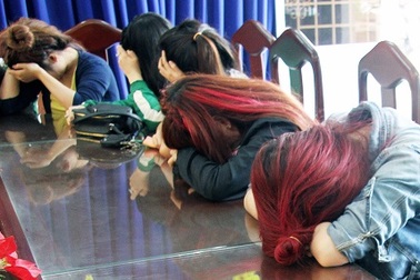 Nhiều cô gái trẻ đẹp bán dâm trong tiệm massage ở Nha Trang