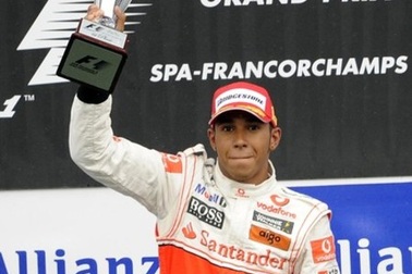 “Ngọc đen” Hamilton tỏa sáng trong chiều mưa kịch tính