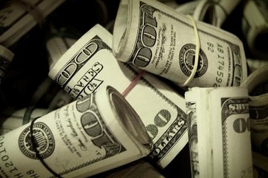 Bí ẩn những cọc tiền bị bỏ lại trong ngôi làng