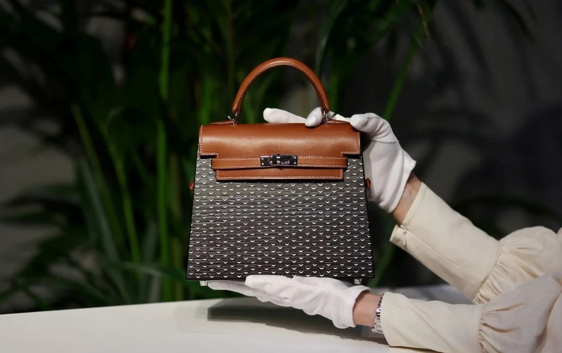 Túi Hermès bà Trương Mỹ Lan xin lại và những thiết kế đắt đỏ nhất thế giới - 10 Túi Hermès bà Trương Mỹ Lan xin lại và những thiết kế đắt đỏ nhất thế giới - 10