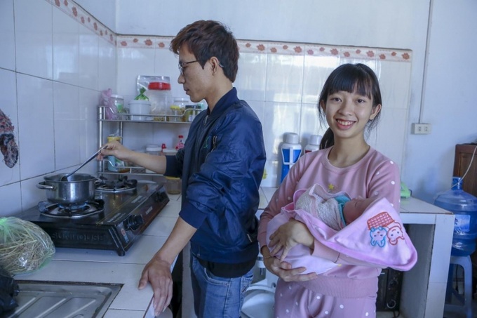 Trong thời điểm đại dịch, cha mẹ chỉ có thể cố gắng hết sức để thích ứng với thay đổi. Ảnh minh họa: Trương Việt Hùng/UNICEF