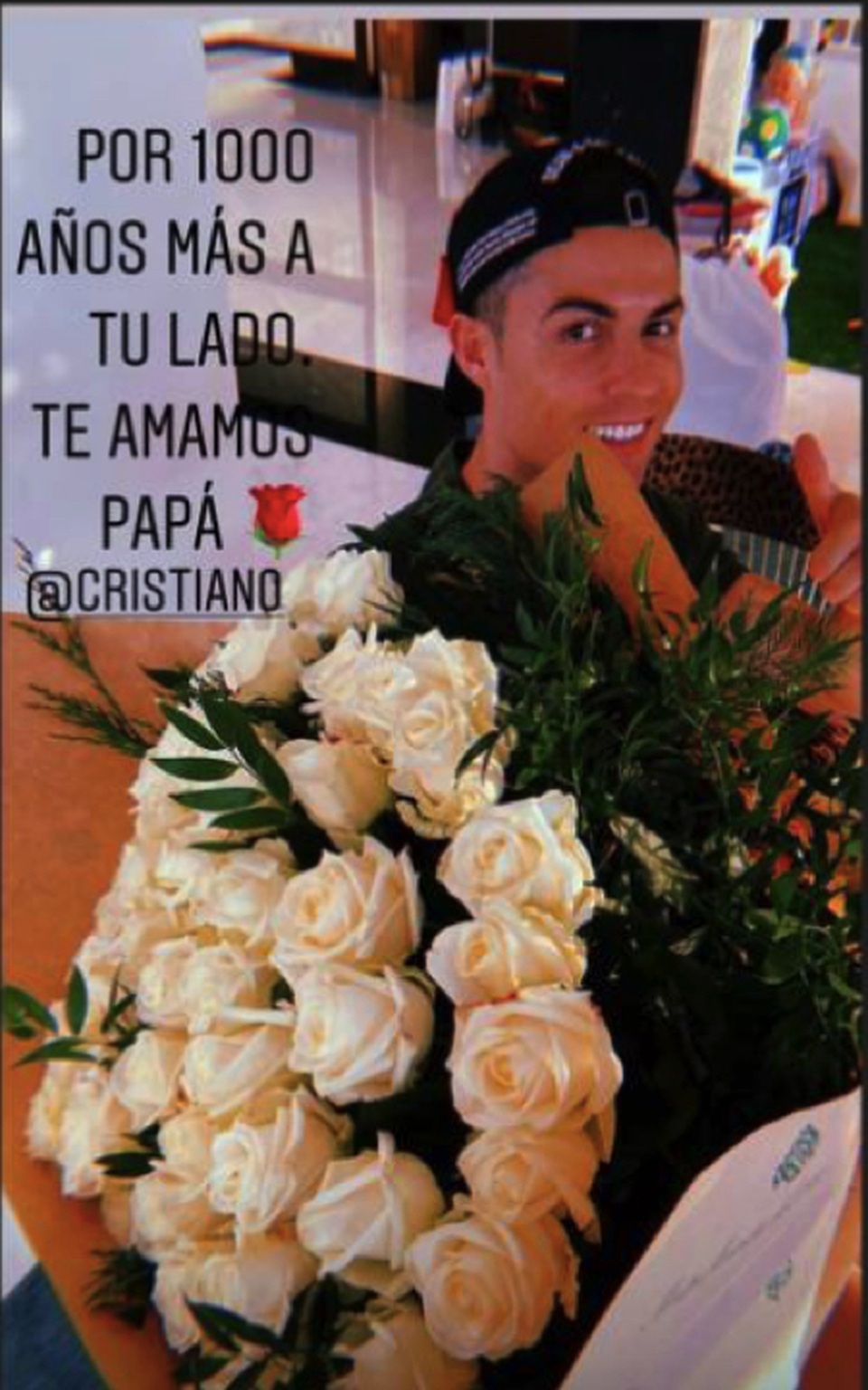 C.Ronaldo hạnh phúc khi được bạn gái chiều chuộng hết lòng - 3 C.Ronaldo hạnh phúc khi được bạn gái chiều chuộng hết lòng - 3