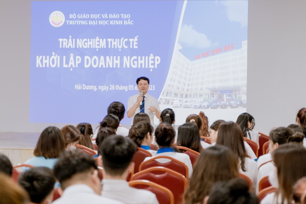 Anh hùng lao động truyền cảm hứng khởi nghiệp cho sinh viên Đại học Kinh Bắc - 1 Anh hùng lao động truyền cảm hứng khởi nghiệp cho sinh viên Đại học Kinh Bắc - 1