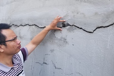 Trường hơn 13 tỷ đồng mới sửa lại bị nứt: Đề nghị chủ đầu tư khắc phục