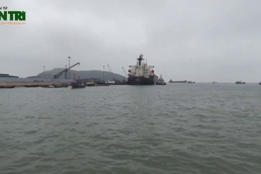 Clip: Lực lượng Biên phòng Quảng Bình bắt giữ tàu cá sử dụng vật liệu nổ