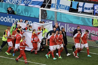 Eriksen được cấy máy khử rung tim để trở lại sân cỏ