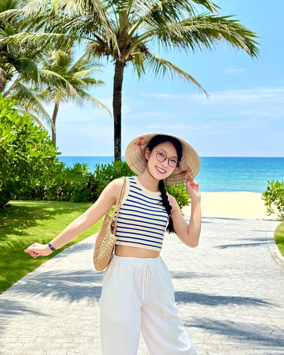 Hot girl 7 thứ tiếng - MC Khánh Vy: Bố mẹ luôn kéo chân tôi xuống mặt đất - 4 Hot girl 7 thứ tiếng - MC Khánh Vy: Bố mẹ luôn kéo chân tôi xuống mặt đất - 4