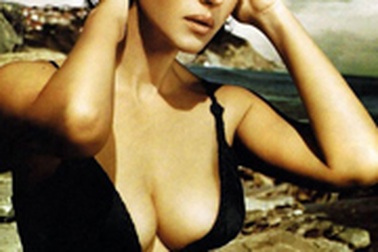 Monica Bellucci - "hở mà kín" trên ấn phẩm GQ 