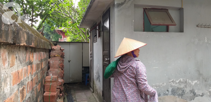 Hà Nội: Ông lão 81 tuổi bị người dân bắt quả tang dâm ô cô gái ở nhà vệ sinh trong vườn hoa - Ảnh 4.