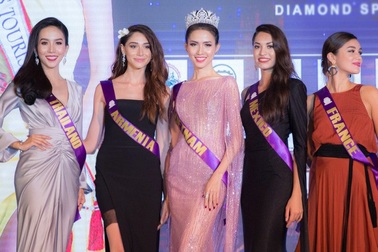 Phan Thị Mơ được bình chọn đẹp nhất đêm khai mạc Hoa hậu đại sứ du lịch