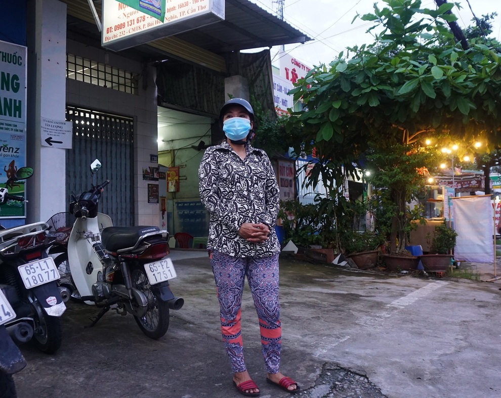 Cô lái đò nghèo khó ngày ngày chở bà bán vé số xa lạ đi chữa bệnh - 3 Cô lái đò nghèo khó ngày ngày chở bà bán vé số xa lạ đi chữa bệnh - 3