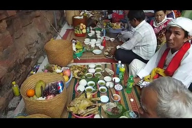 Hàng ngàn người về hành hương lễ hội tháp bà Ponagar Nha Trang