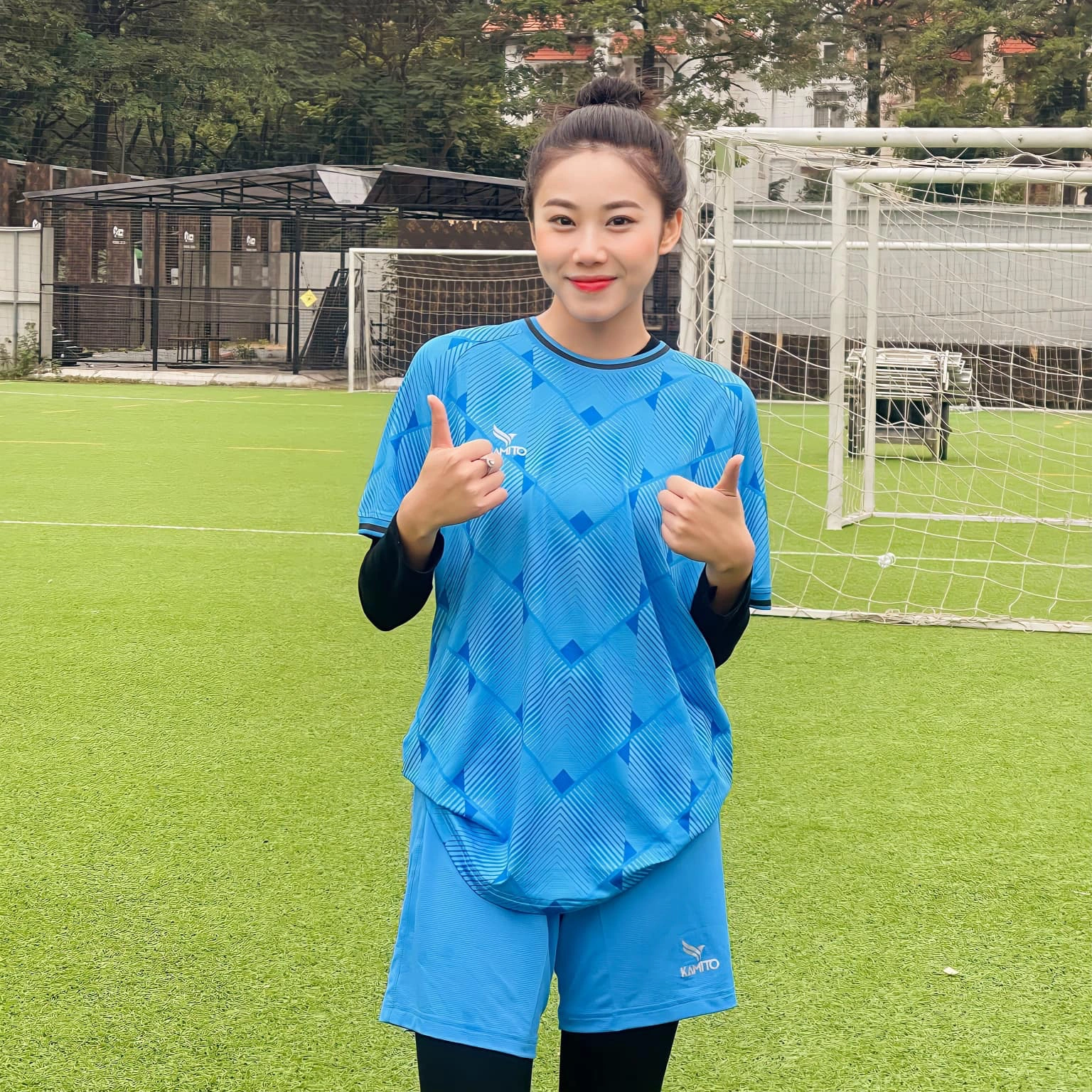 Det sexy utseendet til den hete jenta fra Phu Tho som er lidenskapelig opptatt av fotball - 2 Vẻ ngoài gợi cảm của hot girl Phú Thọ đam mê bóng đá - 2