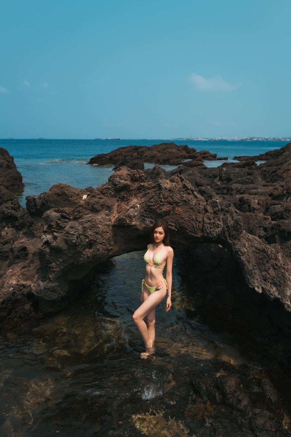 Thanh Hương và loạt mỹ nhân màn ảnh Việt khoe vóc dáng bốc lửa với bikini - 9 Thanh Hương và loạt mỹ nhân màn ảnh Việt khoe vóc dáng bốc lửa với bikini - 9