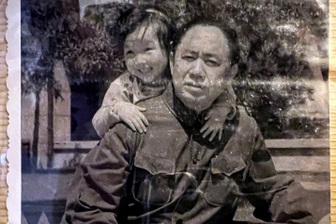 Cha 92 tuổi đợi ngày qua đời, con gái 40 tuổi độc thân sống cảnh cô độc