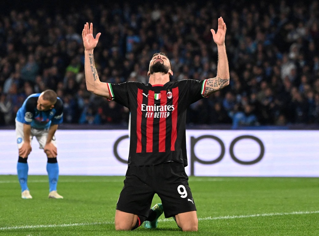 Lukaku bất lực nhìn Roma thua Inter, Giroud tỏa sáng không cứu nổi Milan - 3 Lukaku bất lực nhìn Roma thua Inter, Giroud tỏa sáng không cứu nổi Milan - 3