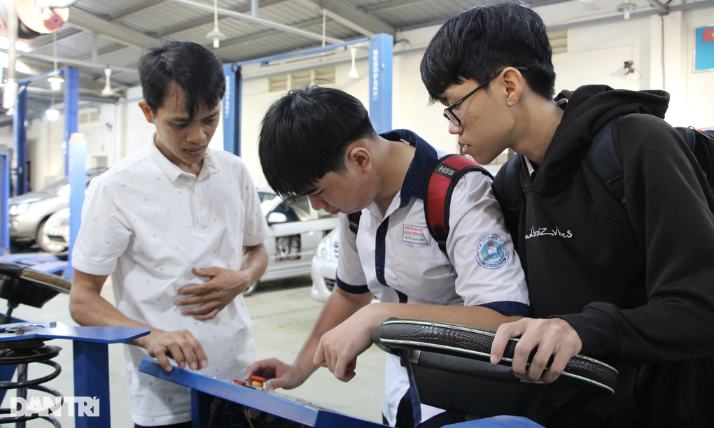 Gen Z đón đầu những nghề hot với thu nhập cao, linh hoạt thời gian - 3 Gen Z đón đầu những nghề hot với thu nhập cao, linh hoạt thời gian - 3