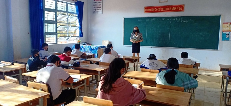Hàng trăm giáo viên hoang mang vì bị truy thu tiền trợ cấp thu hút - 1 Hàng trăm giáo viên hoang mang vì bị truy thu tiền trợ cấp thu hút - 1