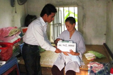 Gần 45 triệu đồng đến với 3 cháu bé được nuôi dưỡng tại chùa Mạc Thượng   