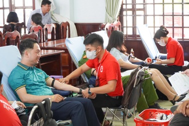 Tiếp nhận 183 đơn vị máu tại “Ngày hội Giọt hồng trên đất Vĩnh Long”