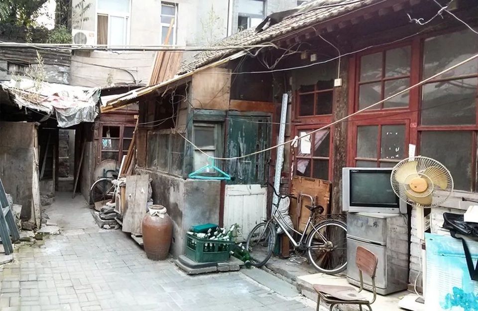 Dựng nhà mới trong lòng nhà cũ, 2 tiếng đã có công trình đẹp không ngờ - 1 Dựng nhà mới trong lòng nhà cũ, 2 tiếng đã có công trình đẹp không ngờ - 1