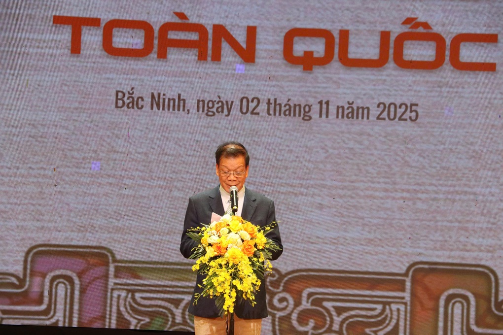 NSND Tự Long giành Huy chương vàng tại Liên hoan Chèo toàn quốc 2025 - 2 NSND Tự Long giành Huy chương vàng tại Liên hoan Chèo toàn quốc 2025 - 2