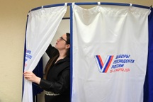 Người Nga đi bỏ phiếu bầu tổng thống