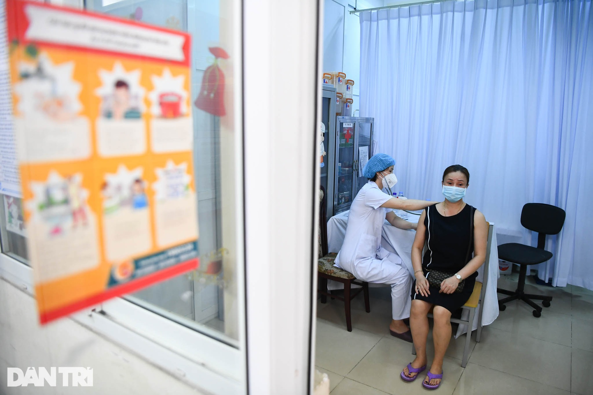 100 công dân đầu tiên ở Hà Nội được tiêm vắc xin theo đăng ký hộ gia đình - 7 100 công dân đầu tiên ở Hà Nội được tiêm vắc xin theo đăng ký hộ gia đình - 7