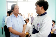 Bộ trưởng Nguyễn Kim Sơn kiểm tra việc chuẩn bị thi tốt nghiệp tại Gia Lai