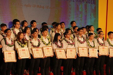 "Xin hãy yêu thương trò, xin hãy ứng xử văn minh với người thầy!"