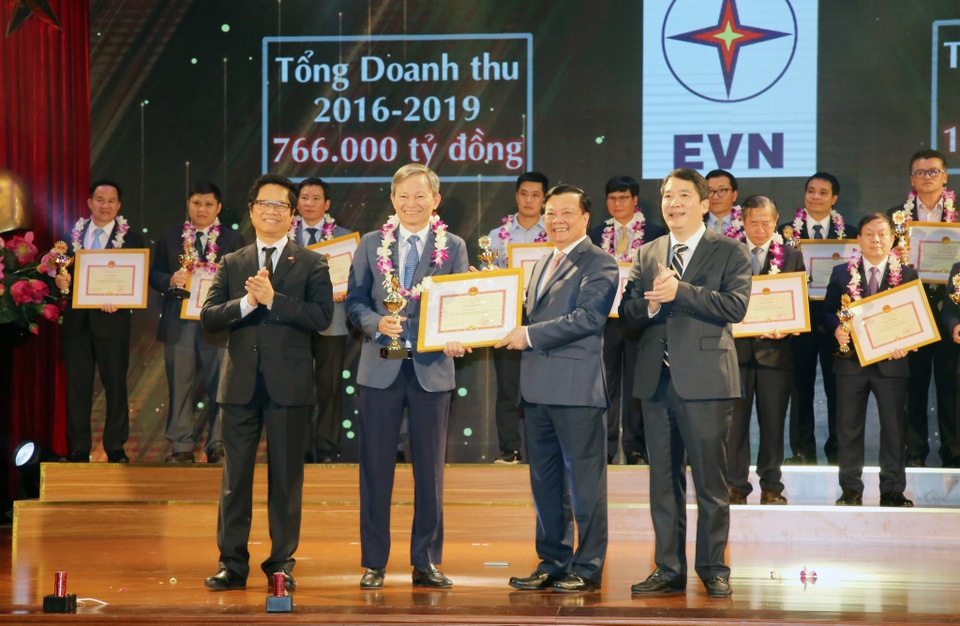Tập đoàn Điện lực Việt Nam được vinh danh về nộp thuế - 2 Tập đoàn Điện lực Việt Nam được vinh danh về nộp thuế - 2