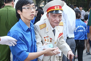 Xúc động Đại tá 90 tuổi đọc thơ, khóc thương Đại tướng Võ Nguyên Giáp