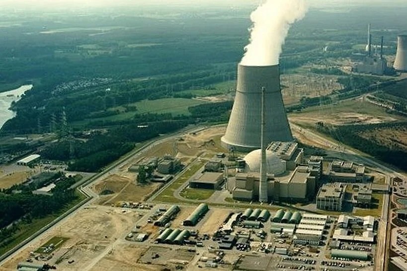 Iran cảnh báo đáp trả khốc liệt nếu Israel tấn công - 1