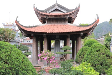 Cột kinh Phật 1.000 tuổi nặng 4,5 tấn ở cố đô Hoa Lư có gì đặc biệt?