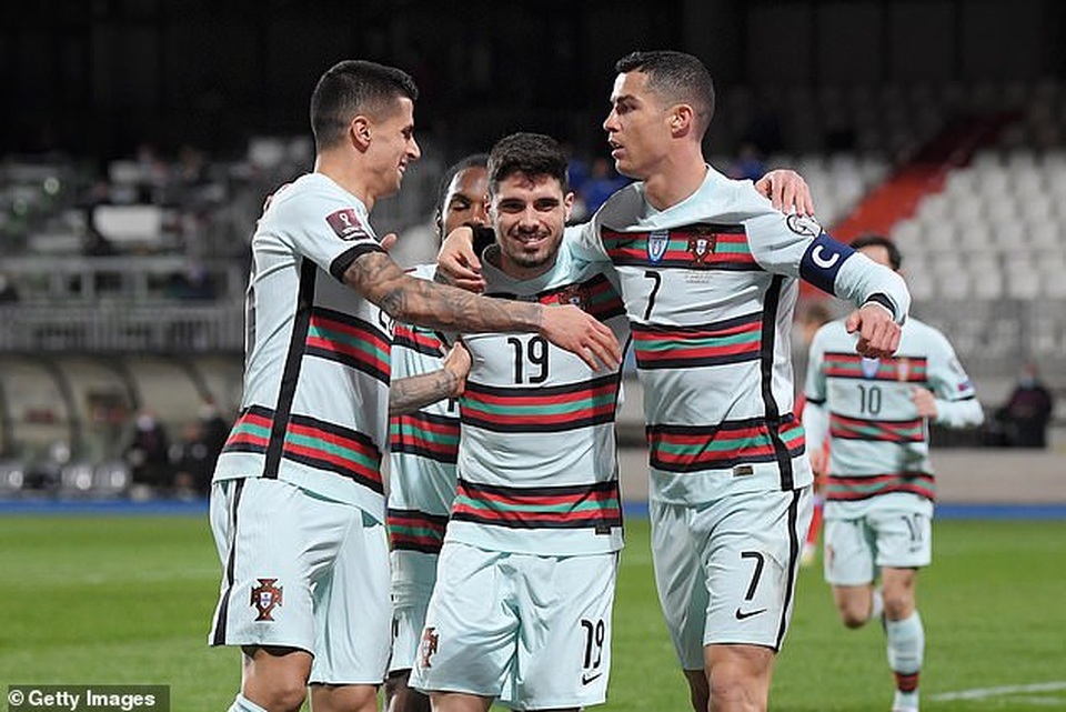 Bồ Đào Nha thăng hoa cùng C.Ronaldo, Hà Lan và Bỉ thắng hủy diệt - 3 Bồ Đào Nha thăng hoa cùng C.Ronaldo, Hà Lan và Bỉ thắng hủy diệt - 3