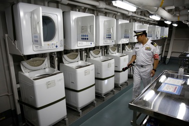 Tàu sân bay Nhật Bản: Không mạnh nhất nhưng sạch nhất thế giới