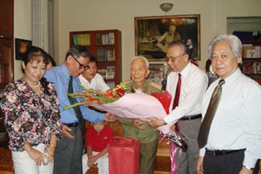 Đại tướng Võ Nguyên Giáp hết lòng với sự nghiệp Khuyến học - khuyến tài