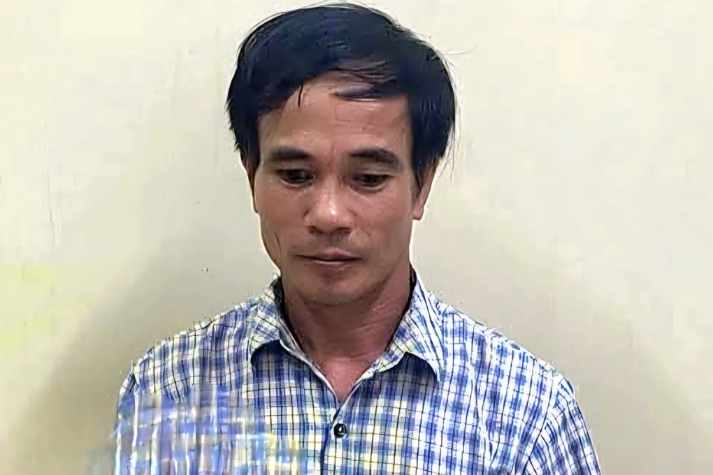 Tạm giữ hình sự đối tượng cầm bút đòi chọc vào mắt bác sĩ - 1 Tạm giữ hình sự đối tượng cầm bút đòi chọc vào mắt bác sĩ - 1