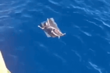 Ngư dân trôi suốt 24 giờ trên biển kể chuyện sống sót quay về