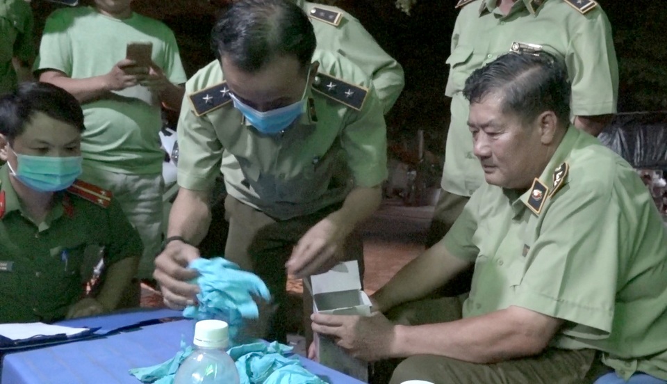 Phát hiện gần 4 triệu găng tay kém chất lượng trong nhà kho ở Sài Gòn - 3 Phát hiện gần 4 triệu găng tay kém chất lượng trong nhà kho ở Sài Gòn - 3