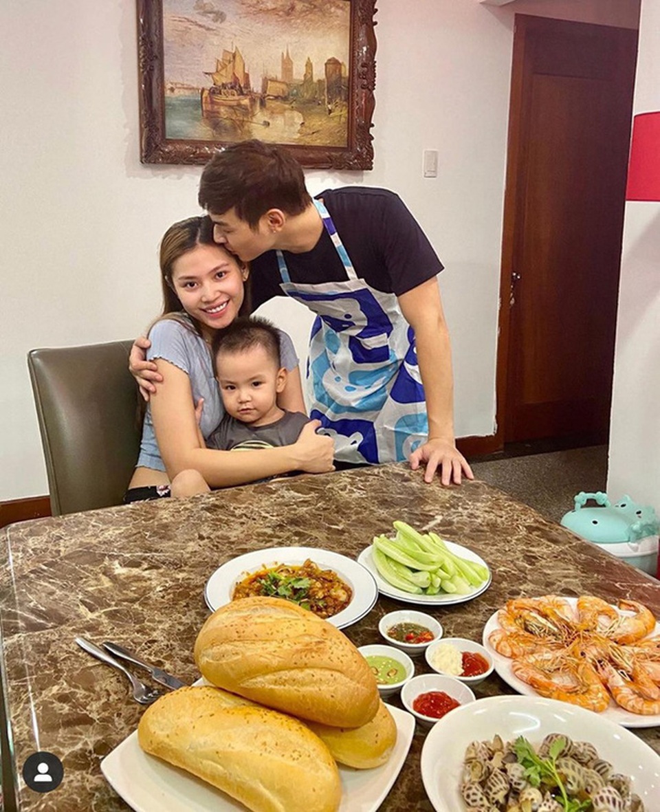 Ở nhà mùa dịch, loạt sao nam bỗng dưng trở thành “vua đầu bếp” - 15 Ở nhà mùa dịch, loạt sao nam bỗng dưng trở thành “vua đầu bếp” - 15