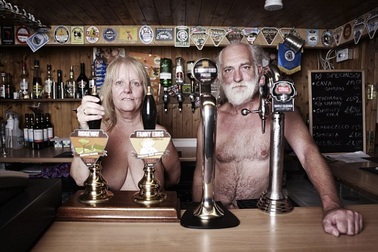 Làng khỏa thân ở Anh