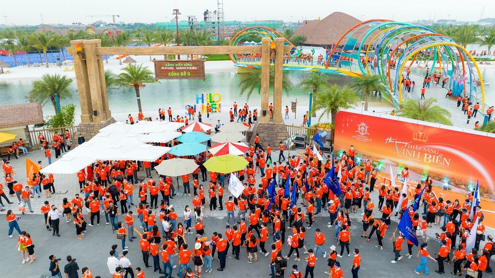 Hơn 8.000 người tham gia lễ ra quân dự án Vinhomes Ocean Park 3 - The Crown - 1 Hơn 8.000 người tham gia lễ ra quân dự án Vinhomes Ocean Park 3 - The Crown - 1