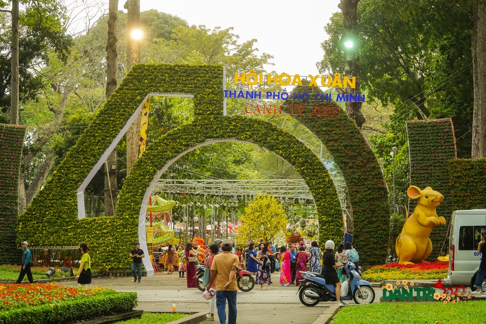 Đến hội hoa xuân ngắm linh vật Canh Tý, vườn hoa úp ngược - 1 Đến hội hoa xuân ngắm linh vật Canh Tý, vườn hoa úp ngược - 1
