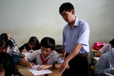 Nghị lực của thầy giáo Tin học bị liệt nửa người