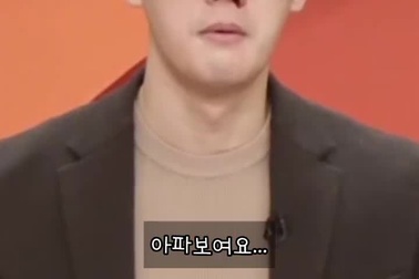 Nam MC chảy máu cam không ngừng khi đang lên sóng