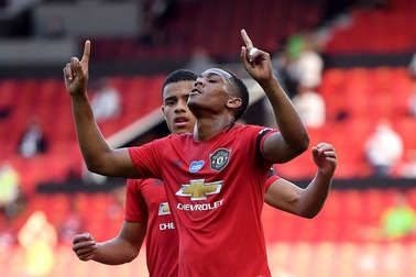 Anthony Martial lập kỳ tích thời hậu Sir Alex Ferguson