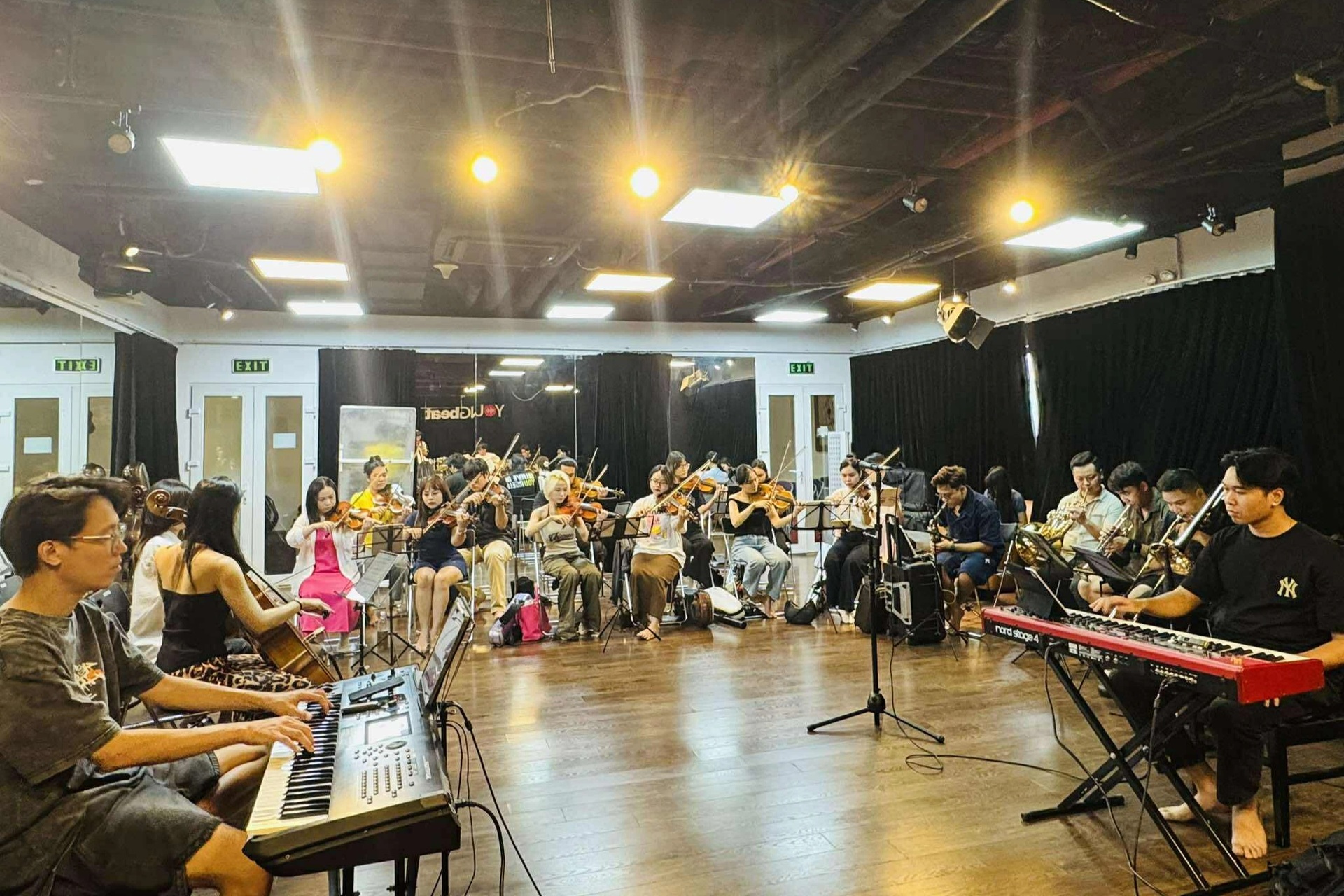 Concert Rực rỡ ngày mới: Đón chờ màn song ca Bùi Công Nam và Hương Tràm - 14 Concert Rực rỡ ngày mới: Đón chờ màn song ca Bùi Công Nam và Hương Tràm - 14